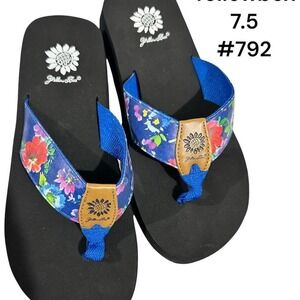 New Yellowbox Blue Floral Flip Flops Size 7.5